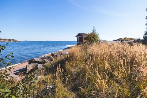 View of Hanko town coast, Hango, Finland, with beach and coastal waterfront.. Foto stock