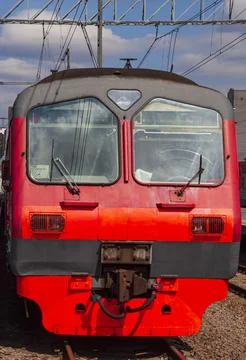 View of the head wagon of an electric train on the railway tracks on the stat Foto stock