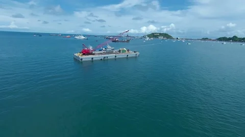 View of heavy machinery floating on platform in the pacific ocean 2 Vidéo 166120307