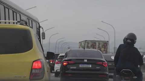 View of heavy traffic on a highway in Rio de Janeiro, Brazil. Video stock 335552355