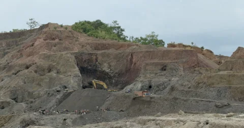 View of heavy vehicles in Tilwisembe mining site, Katanga province 스톡 동영상 140798214