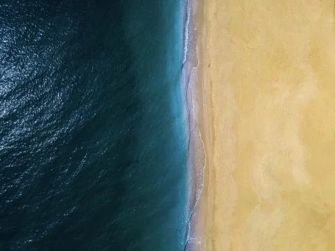 A View From A Height Of A Beach And Waves Breaking On A Tropical Gol 스톡 사진