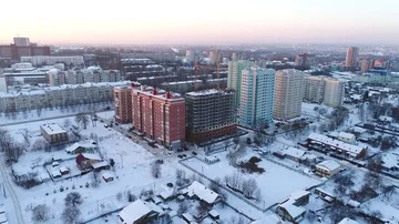View from height to new buildings and buildings under construction in Yaroslavl 스톡 동영상 85877253