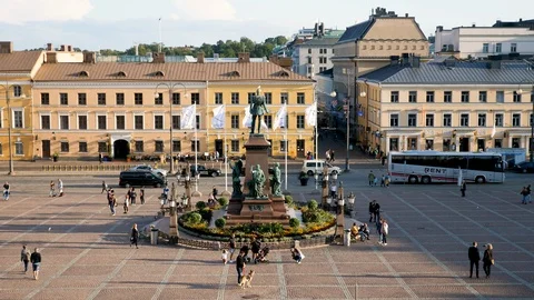 View of Helsinki Senate Square centre statue, with tourists and locals Stock-Footage 117365050