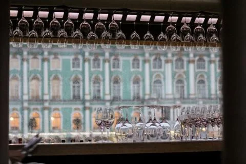 View of the Hermitage framed by glasses. 库存照片
