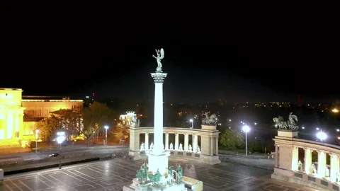 View of Heroes' Square at night. This Square is one of the most-visited 動画素材 142979155