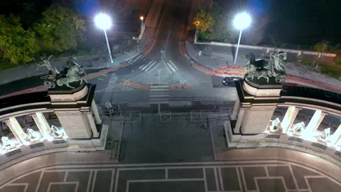 View of Heroes' Square at night. This Square is one of the most-visited 動画素材 142980462