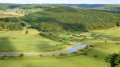 View from the High and Over Hill on Friston Forest and Cuckmere River floodplain Vídeos de archivo 82885400