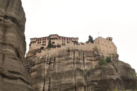 View of the high up Monastery of Varlaam from below Foto stock