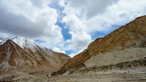 View of high mountain range landscape with beautiful sky cloudy 库存影片 107079934