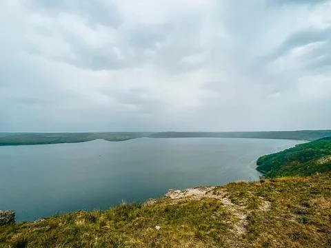 View from a high point overlooking a large body of water under a cloudy sky.. Foto stock