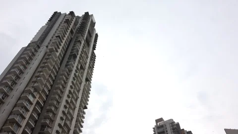 View of a high-rise apartment complex in developing India Vídeo Stock 114748640