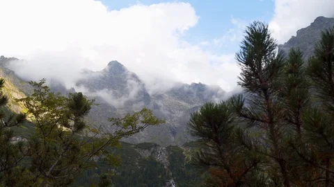 View of the High Tatras in the clouds Vidéo 114743075