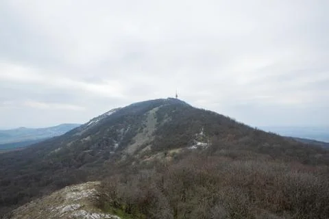View from the highest point of the deserted edge to the edge of the rocks and Stock-Fotos