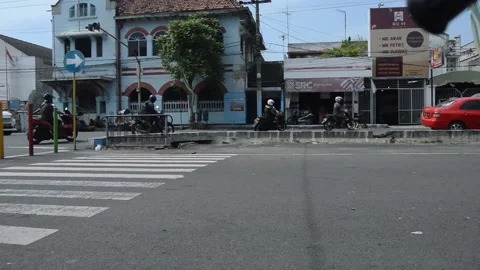 View of the highway with passing vehicles 库存影片 177144618