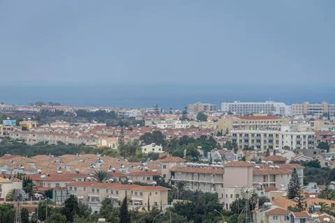 View from the hill to the rooftops of Protaras and the sea Foto stock