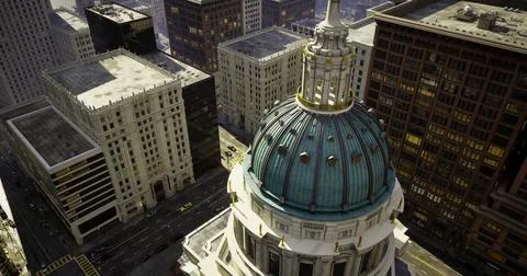 View of a historic building dome surrounded by urban architecture in daylight Ilustração Stock