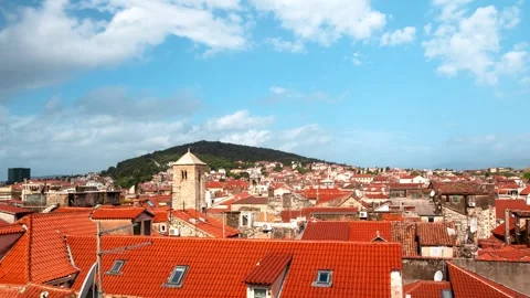 View of historic rooftops and stone buildings in Split, Croatia. Vídeo Stock 339916377