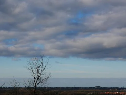 View to the horizon in a westerly direction from the top of the Tippelsberg Foto stock