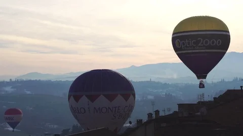 View of Hot air balloons Stock Footage 71575443