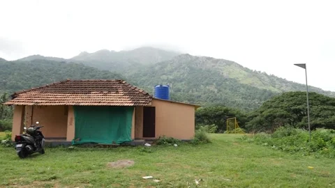 View of house with mountain in the background, Auto rickshaw standing outside Vídeo Stock 156962160