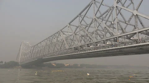 View of the Howrah bridge and Hooghly river in Kolkata, India Stock-Footage 48785239