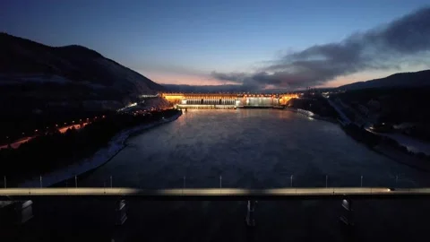 View of the hydroelectric dam on the river 库存影片 170420451