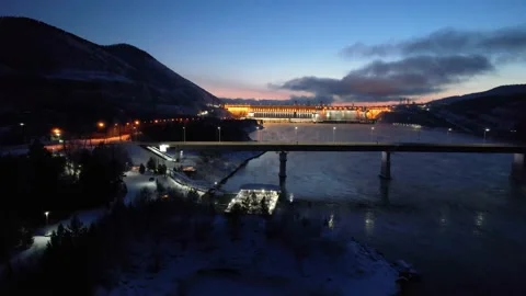 View of the hydroelectric dam on the river 库存影片 170420545