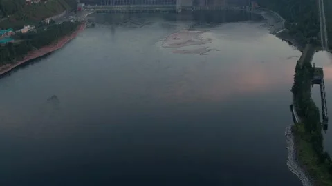 View of the hydroelectric dam on the river 库存影片 204721762