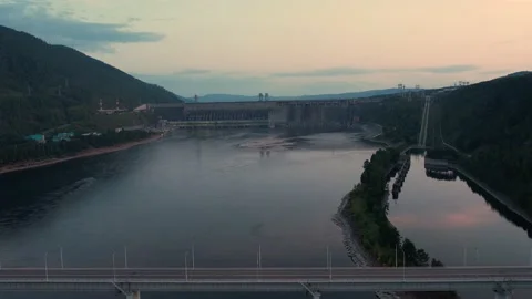 View of the hydroelectric dam on the river 库存影片 204722013