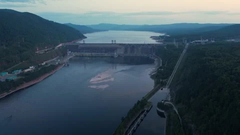 View of the hydroelectric dam on the river 库存影片 204722062