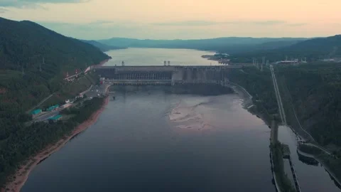 View of the hydroelectric dam on the river 库存影片 204722116