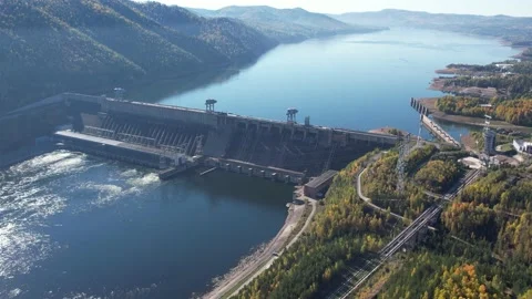 View of the hydroelectric dam on the river 库存影片 213224443