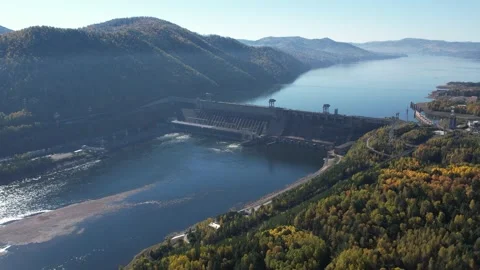 View of the hydroelectric dam on the river 库存影片 213225002