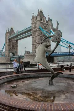 The view of the iconic Tower Bridge with the river Thames Fotos de archivo