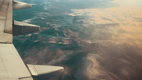 View from illuminator of a passenger plane 库存影片 98653503