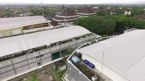 A view of an industrial building from above using a drone Video stock 220081531