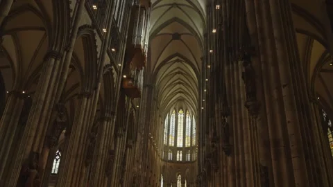 View inside Cologne Cathedral vault or under the dome slow motion. Cologne dom, Vídeos de archivo 278611301