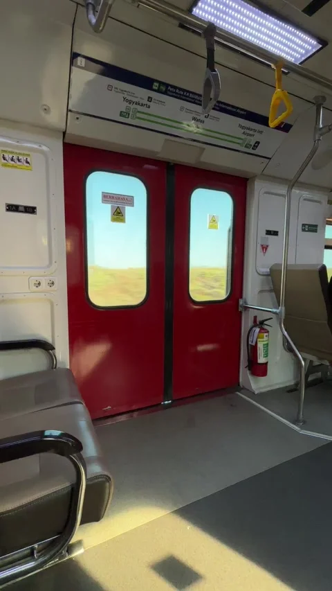 View from inside the Commuter Line train. Vidéo 346462887
