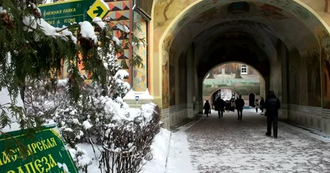 The view from the inside the main entrance of the monastery, painted arches Video stock 67567201