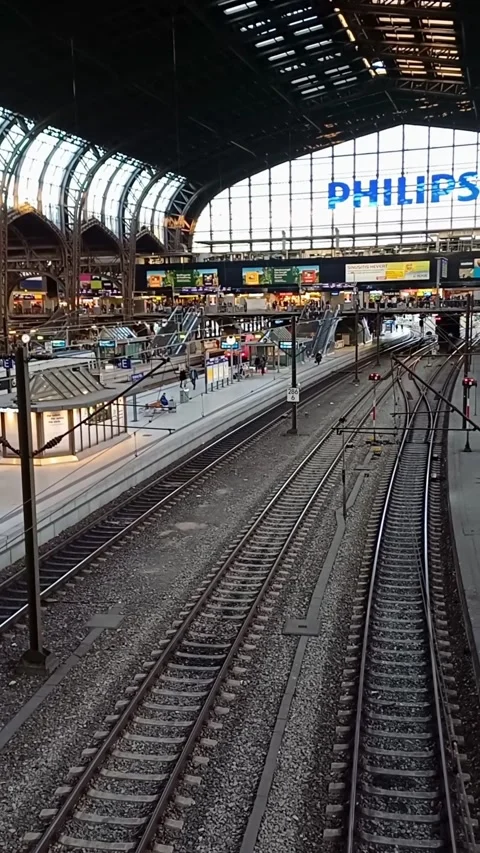 View inside main train station in Hamburg. Video stock 247152466