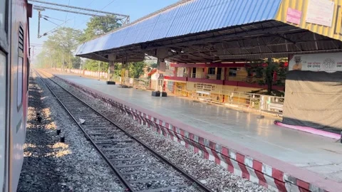 View from inside the train to the outside Видео 323354867