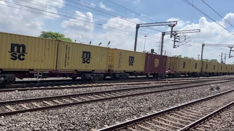 View from inside the train to the outside Vidéo 323359170