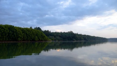 View of an island full of trees, while travelling in a boat slowly, India Vídeo Stock 120836465