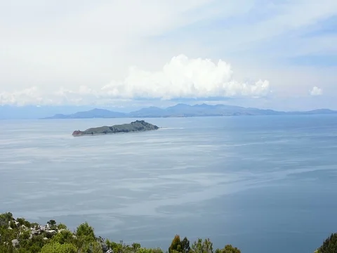A view of the Island of the Moon from the Isla del Sol Video stock 80115867
