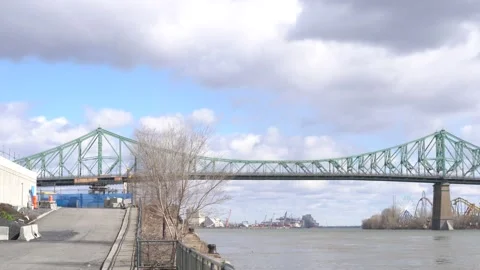 The view of Jacques Cartier Bridge 스톡 동영상 133900485