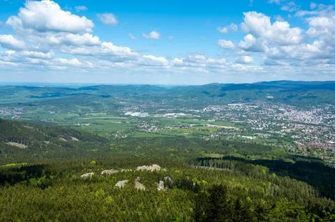 View from Jested mountain with the stone formation Virive kameny in the for.. Foto stock