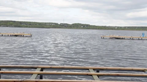 View from the jetty in summer on the big river  Vídeo Stock 274899382