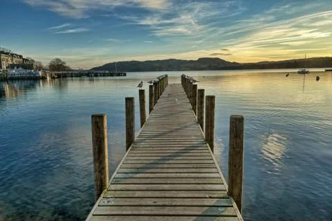 A view of a jetty on Windermere at sunset. Stock-Fotos