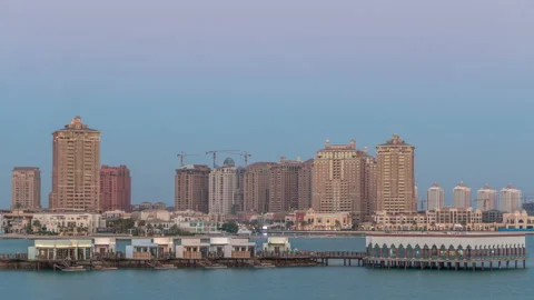 View from Katara Beach day to night timelapse in Doha, Qatar, towards the Pearl Vidéo 85749166